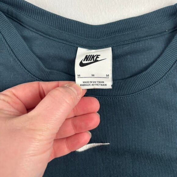 Nike Blue Cropped Tank Top Women’s Size M Athletic Workout Athleisure - Picture 2 of 6